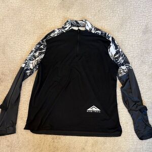 Nike Trail Men's Black and Gray shirt w thumb holes, sleeve zip pocket